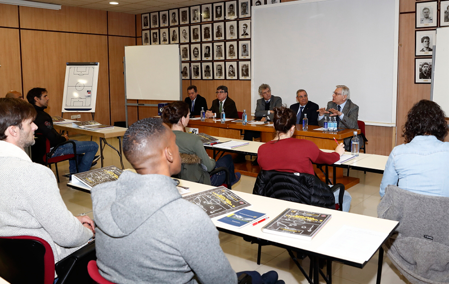 Villar Inaugura El Curso De Entrenador Para La Obtención Del Diploma ...