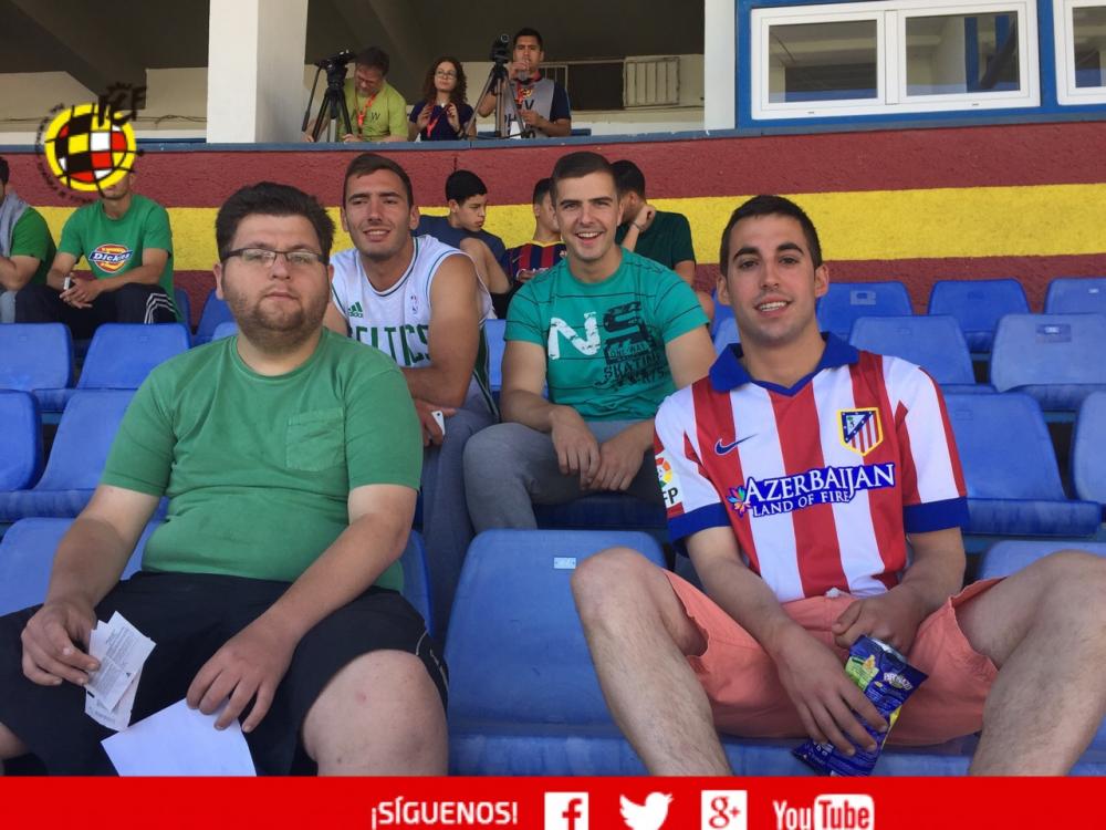 Aficionados disfrutando en el Álvarez Claro de Melilla