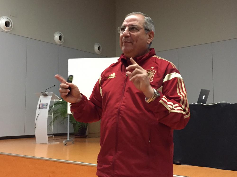 Ginés Meléndez en un momento de la charla